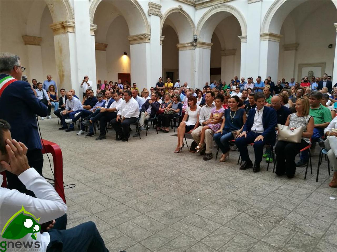 "Sedersi tutti intorno allo stesso tavolo per rilanciare Galatina" "Sedersi tutti intorno allo stesso tavolo per rilanciare Galatina"