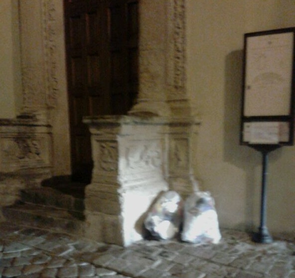 Lu pesce nu fete sulu de la capu Lu pesce nu fete sulu de la capu