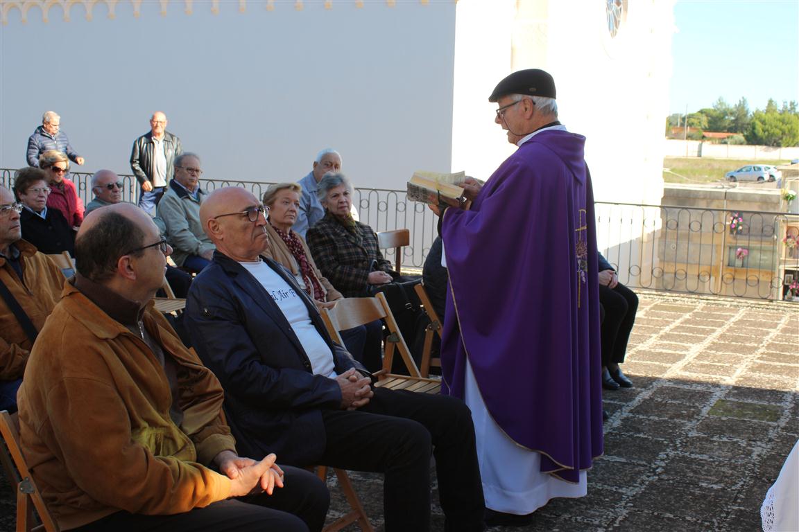Celebrata una messa per i defunti nella restaurata Cappella della Società Operaia