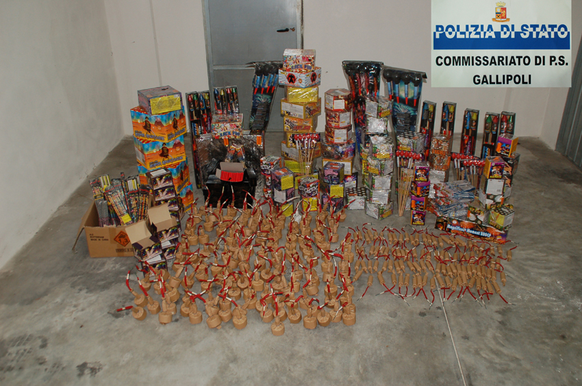 Sequestrati 240 candelotti e bombe carta