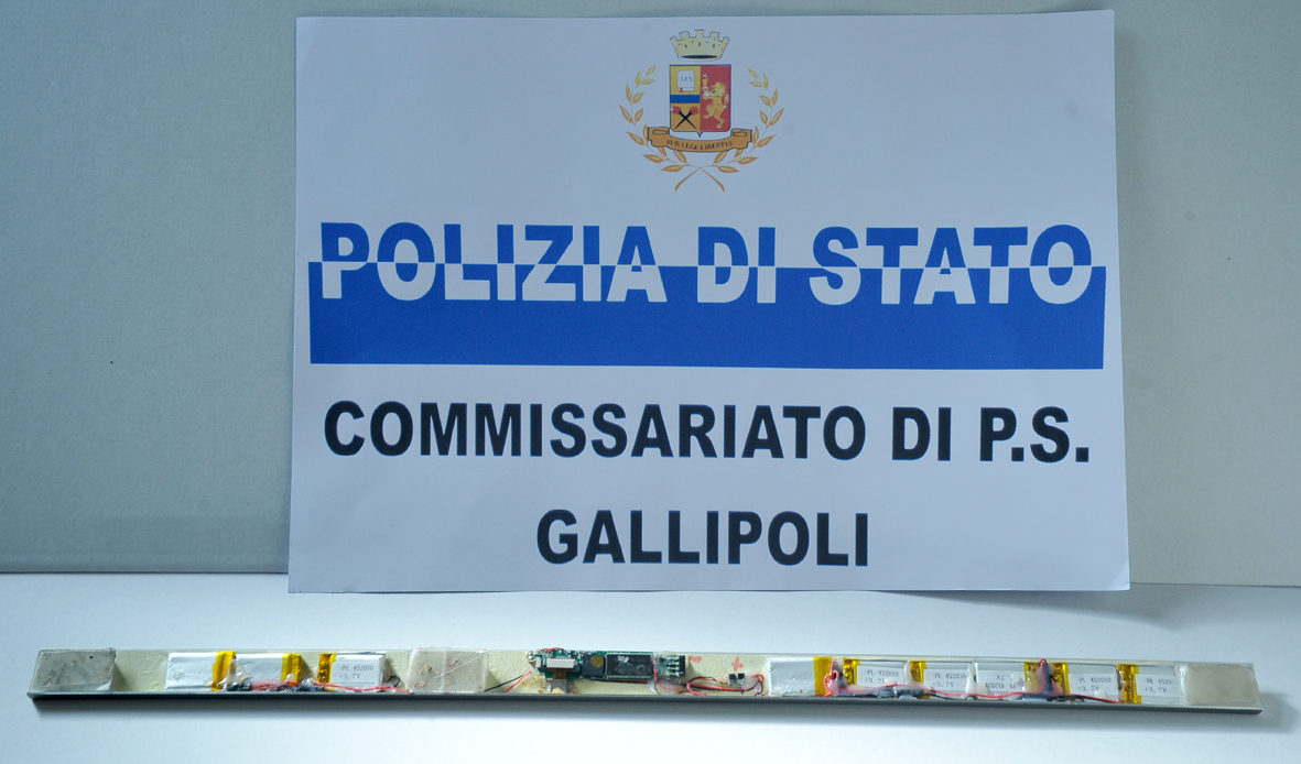 Scoperto in uno sportello di Gallipoli un dispositivo per clonare le carte Bancomat Scoperto in uno sportello di Gallipoli un dispositivo per clonare le carte Bancomat
