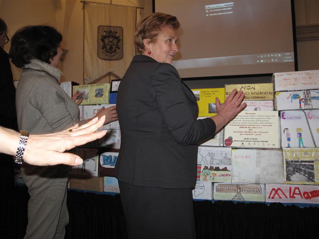 'Al di là del muro', oggi i racconti degli studenti