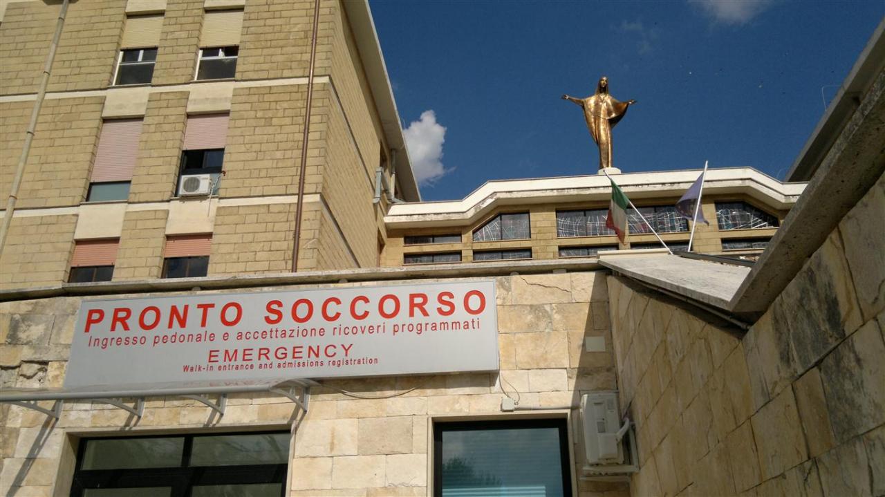 "Nella notte del 4 gennaio, nell'Ospedale di Galatina, erano presenti sette medici" "Nella notte del 4 gennaio, nell'Ospedale di Galatina, erano presenti sette medici"