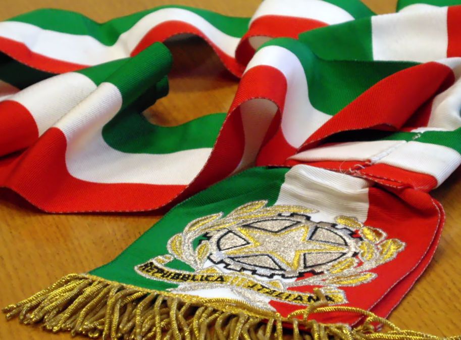 Specchio, specchio delle mie brame... Specchio, specchio delle mie brame...