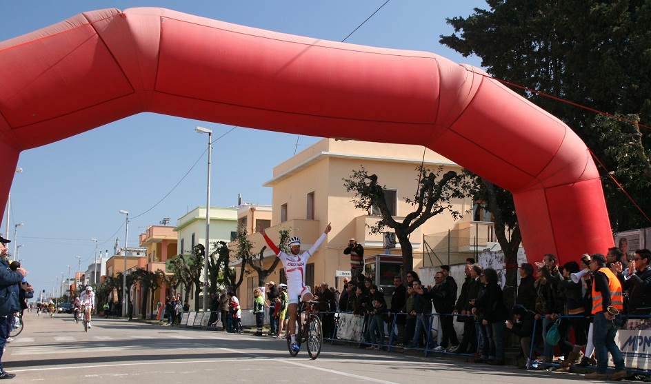 Ciclismo, Tommaso Elettrico vince il Trofeo Casamica Cristian Serafini terzo