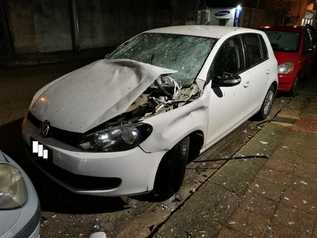 Esplode bomba carta, paura in via Corigliano