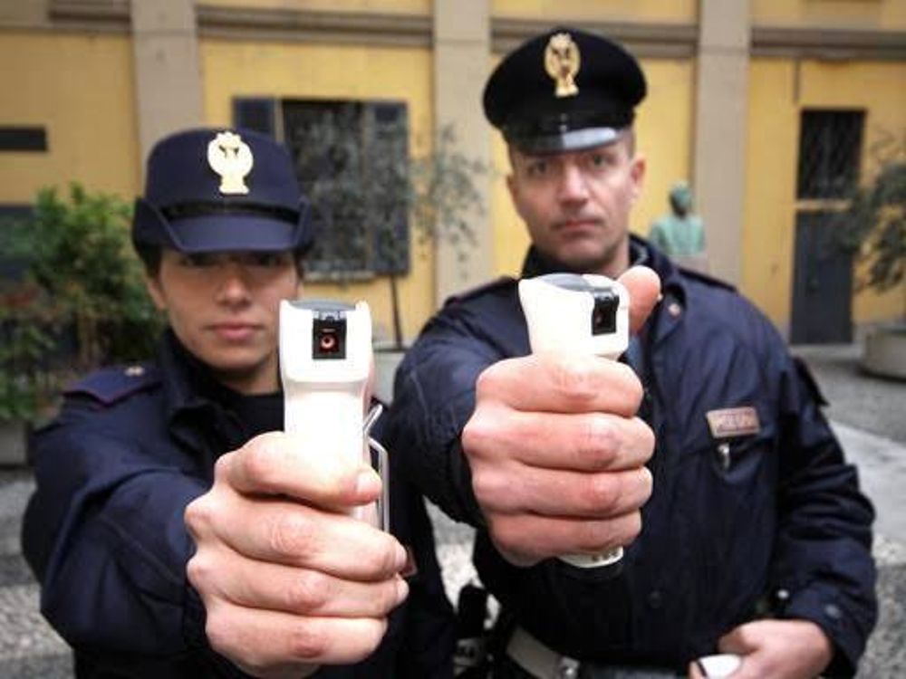 Spray al peperoncino in dotazione ai poliziotti