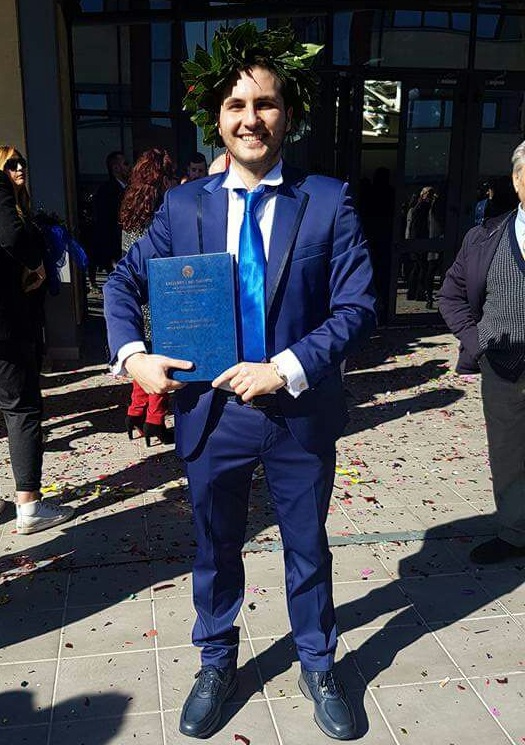 Raffaele Bono è dottore in giurisprudenza cum laude