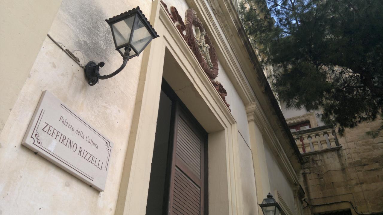 I Borboni  donarono a Galatina le scuole secondarie comunali. I Savoia  le regificarono ma a pagamento