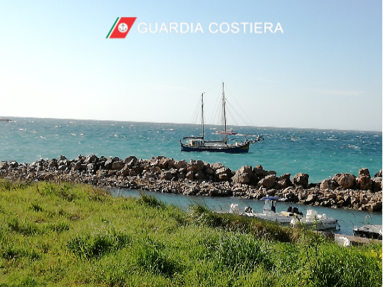 Imbarcazione alla deriva, interviene la Guardia Costiera di Gallipoli
