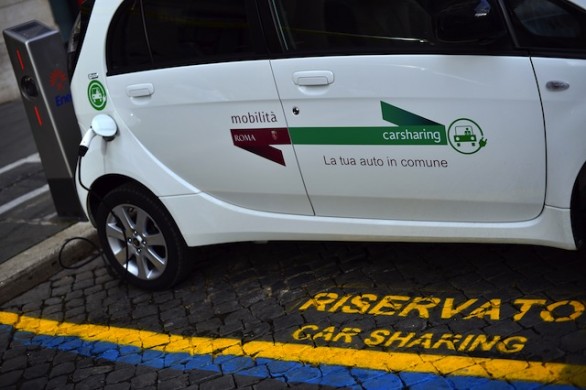 Condividere l'auto nelle piccole e nelle grandi città Condividere l'auto nelle piccole e nelle grandi città