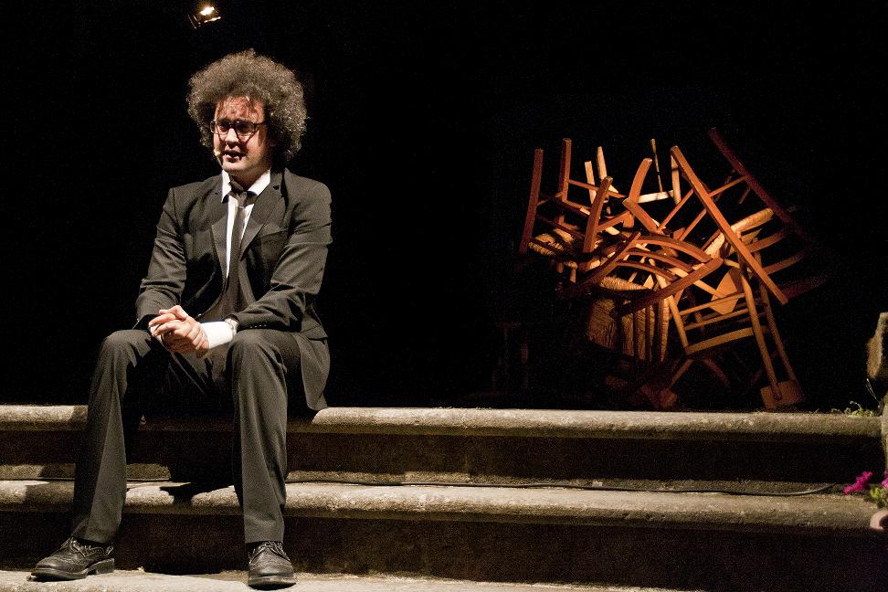 Simone Cristicchi, "Mio nonno è morto in guerra", l'8 marzo al 'Paisiello' Simone Cristicchi, "Mio nonno è morto in guerra", l'8 marzo al 'Paisiello'