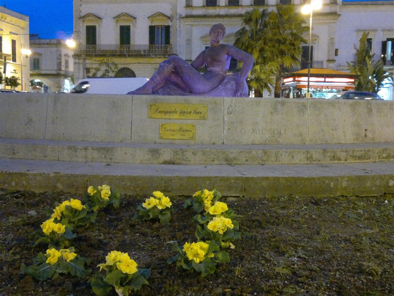 La 'Pupa' si illumina di rosa per festeggiare l'8 marzo La 'Pupa' si illumina di rosa per festeggiare l'8 marzo