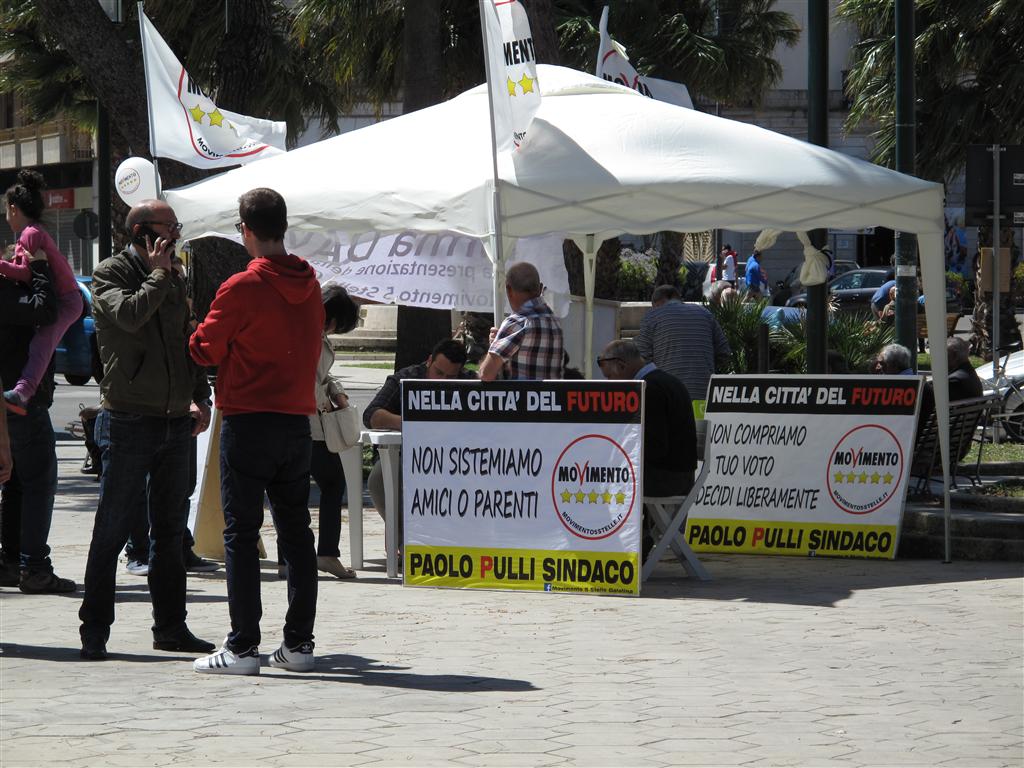 In piazza per parlare dell'Ospedale di Galatina