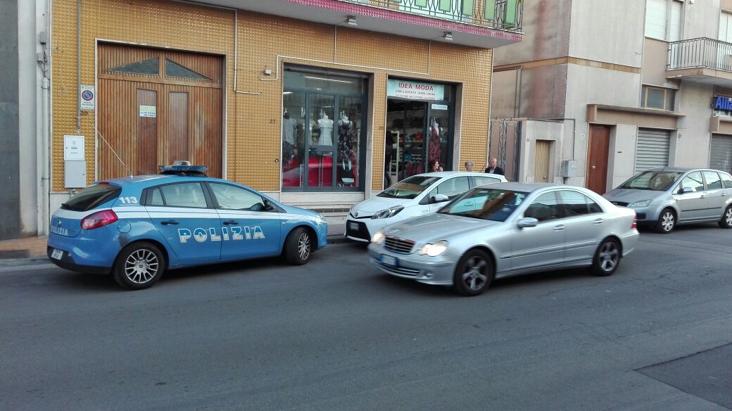 Rapina a Idea Moda in via Corigliano