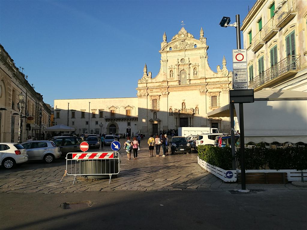 Centro antico aperto al traffico e commercianti (quasi) tutti contenti Centro antico aperto al traffico e commercianti (quasi) tutti contenti