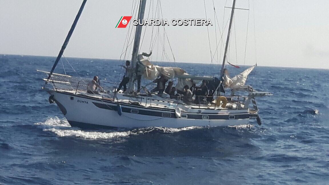 La Guardia Costiera salva 43 migranti al largo di Santa Maria di Leuca