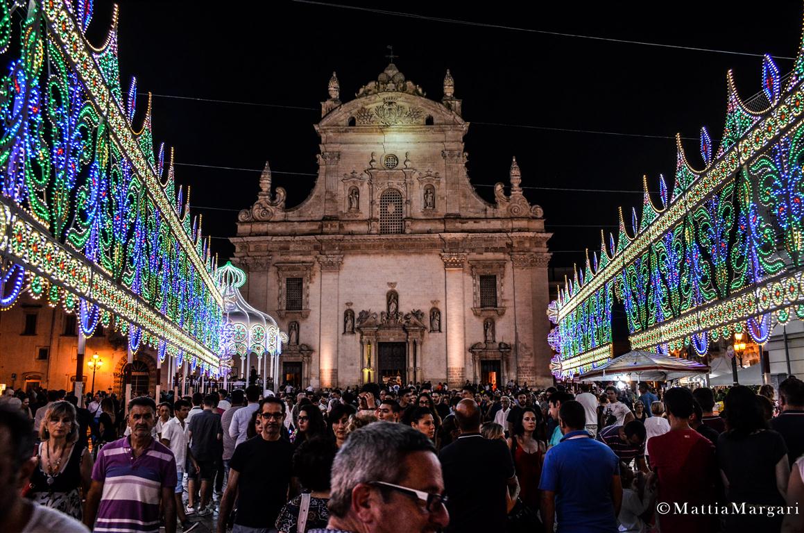 Bloccati in casa dagli incivili e nessuno se ne occupa