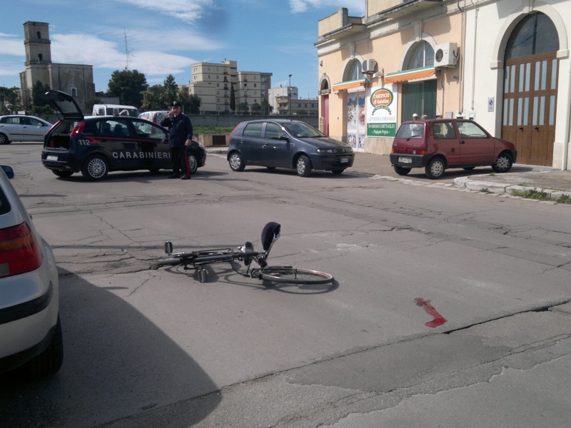 Cade dalla bicicletta, grave un anziano Cade dalla bicicletta, grave un anziano