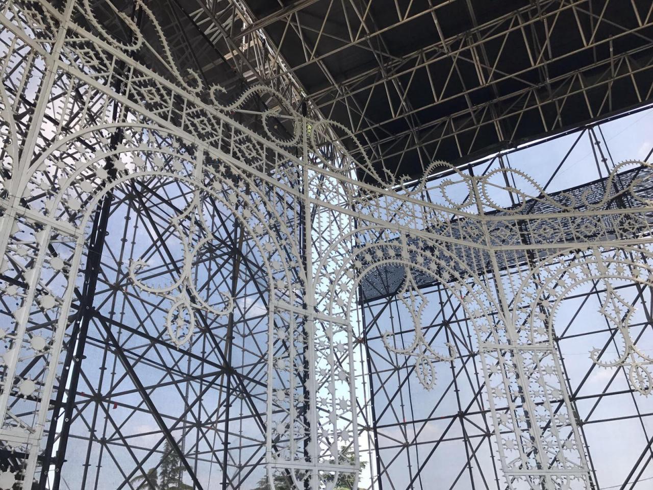 Sul palco del Concertone le luminarie con 19000 led