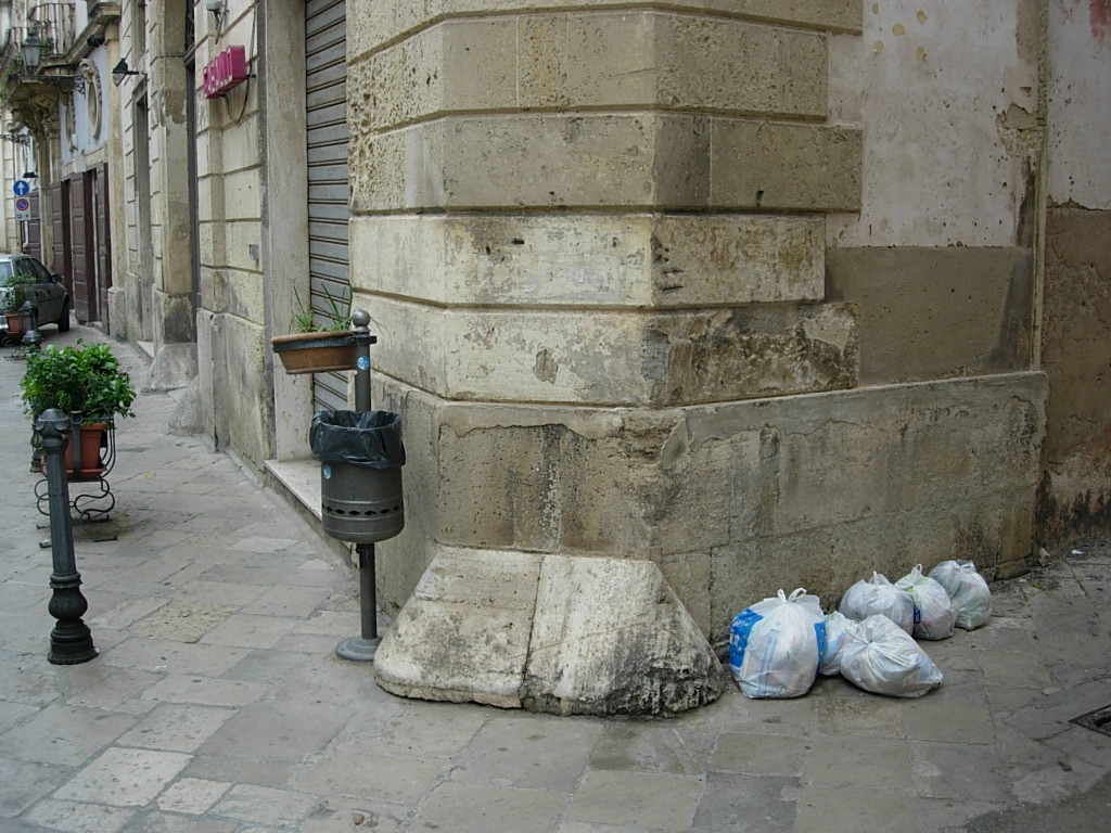 Monitor 4015, alla ricerca dei rifiuti galatinesi Monitor 4015, alla ricerca dei rifiuti galatinesi