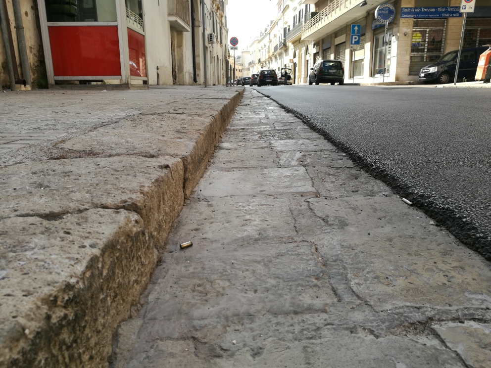 Rapina in via Turati, esploso un colpo di pistola