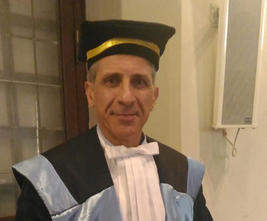 Michele Sponziello è dottore in Economia Aziendale