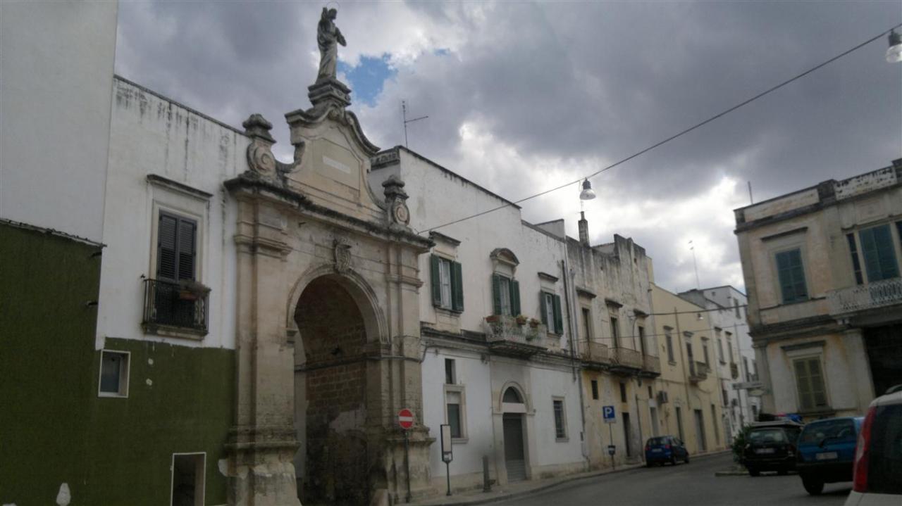 Contromano in Porta San Pietro Contromano in Porta San Pietro