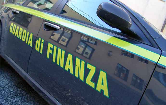 Per dieci anni ha percepito l'assegno sociale pur residendo stabilmente in Uruguay. Denunciato Per dieci anni ha percepito l'assegno sociale pur residendo stabilmente in Uruguay. Denunciato