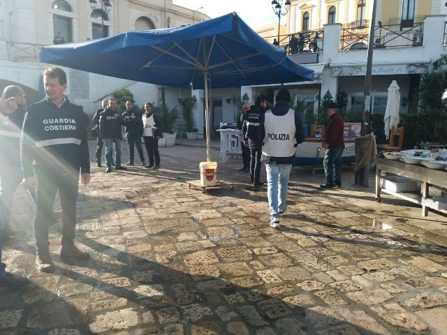 Sequestri preventivi di zone del mercato ittico di Gallipoli