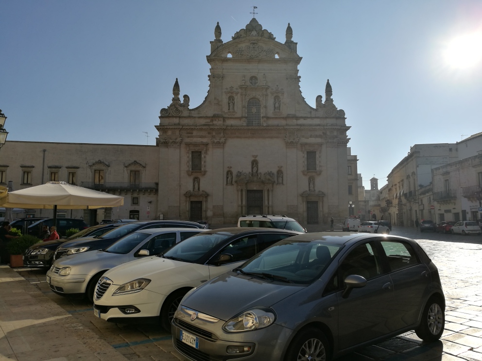 "Aumentano gli ospiti stranieri" e noi continuiamo a far passare le auto nel centro antico "Aumentano gli ospiti stranieri" e noi continuiamo a far passare le auto nel centro antico