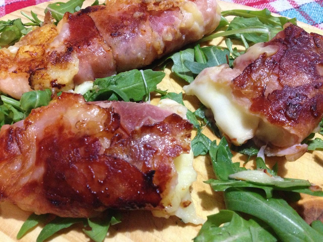 Involtini filanti di purè e speck Involtini filanti di purè e speck