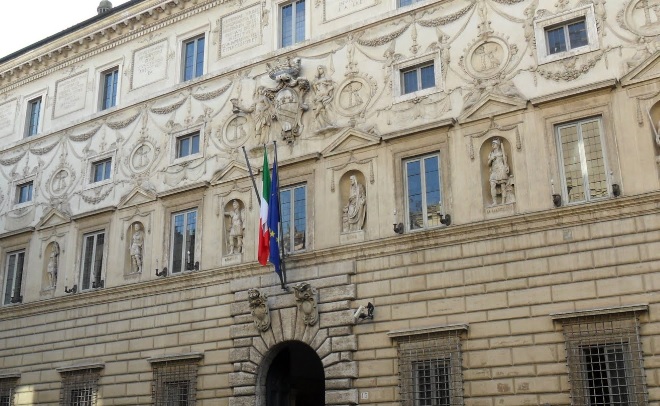 I giovani amministrativisti contestano i criteri di selezione di un avvocato del Comune di Galatina ma una sentenza del Consiglio di Stato sembra dare ragione a Palazzo Orsini