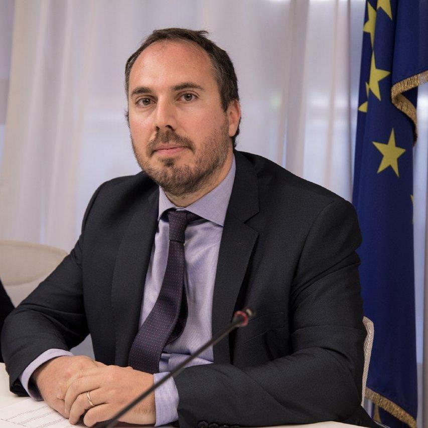 Antonio Trevisi (M5S) interroga Michele Emiliano sull'Ospedale di Galatina Antonio Trevisi (M5S) interroga Michele Emiliano sull'Ospedale di Galatina