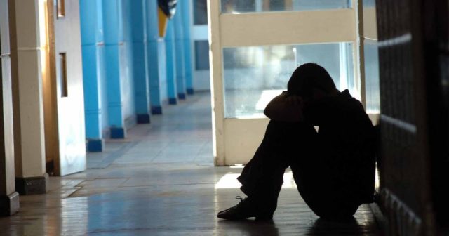 Cosa deve fare un genitore quando scopre che il figlio è un bullo?