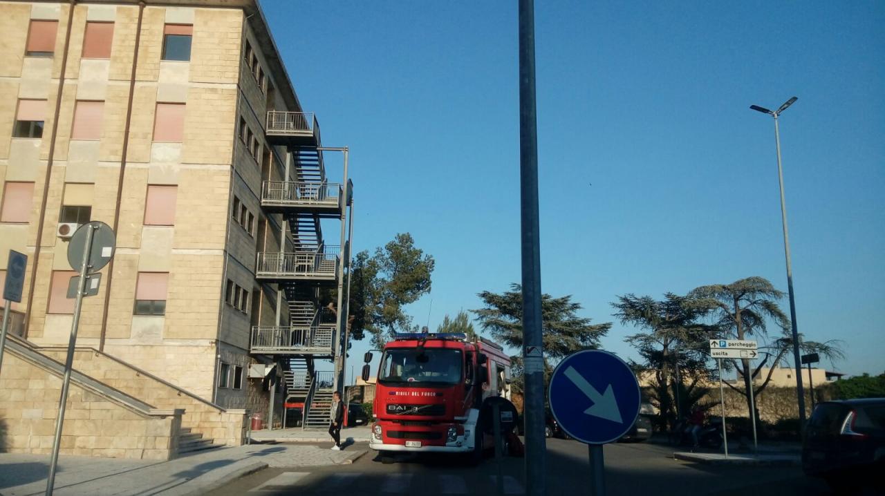 Fumo al quarto piano dell'Ospedale di Galatina. Evacuato il reparto di Chirurgia