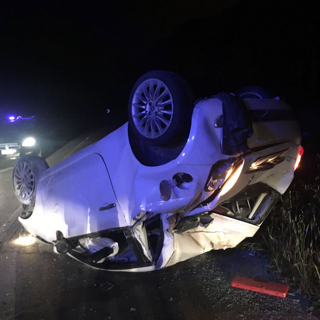 Auto si ribalta sulla Noha-Galatina, ferita la giovane guidatrice Auto si ribalta sulla Noha-Galatina, ferita la giovane guidatrice