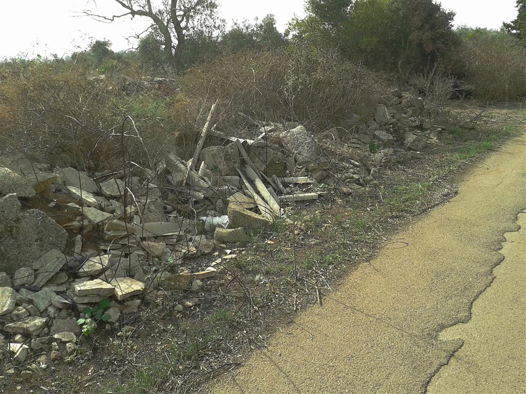 L'amianto killer, dopo sette mesi, è ancora in Contrada Malevindi