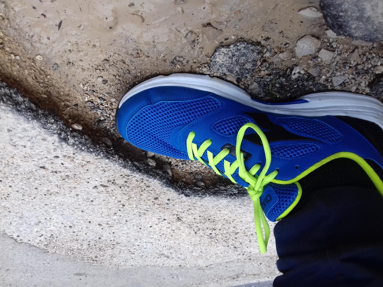 Attenzione, in via Tellini, pericolo buche!