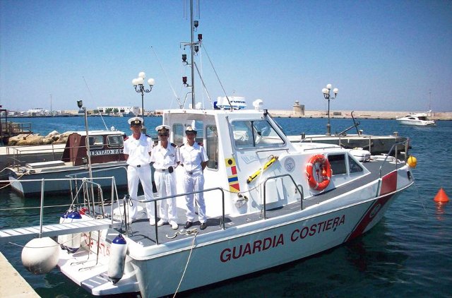 Controlli della Guardia Costiera per garantire un mare sicuro anche nel Salento Controlli della Guardia Costiera per garantire un mare sicuro anche nel Salento