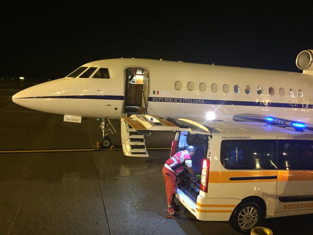 Italiano in coma in India trasportato a Milano con un Falcon dell'Aeronautica Militare