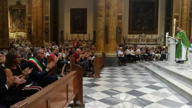 &quot;A mani vuote e a piedi nudi”