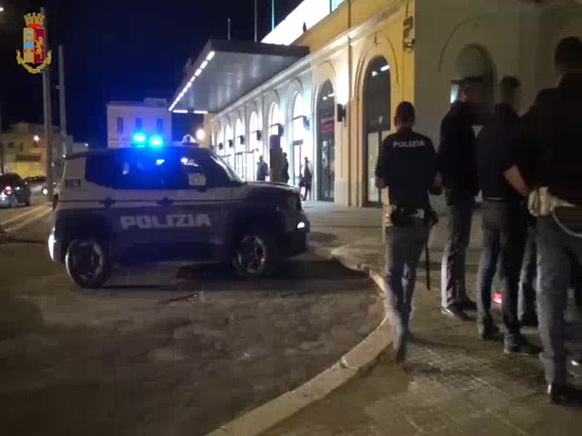 Controlli a tappeto intorno alla Stazione di Lecce Controlli a tappeto intorno alla Stazione di Lecce