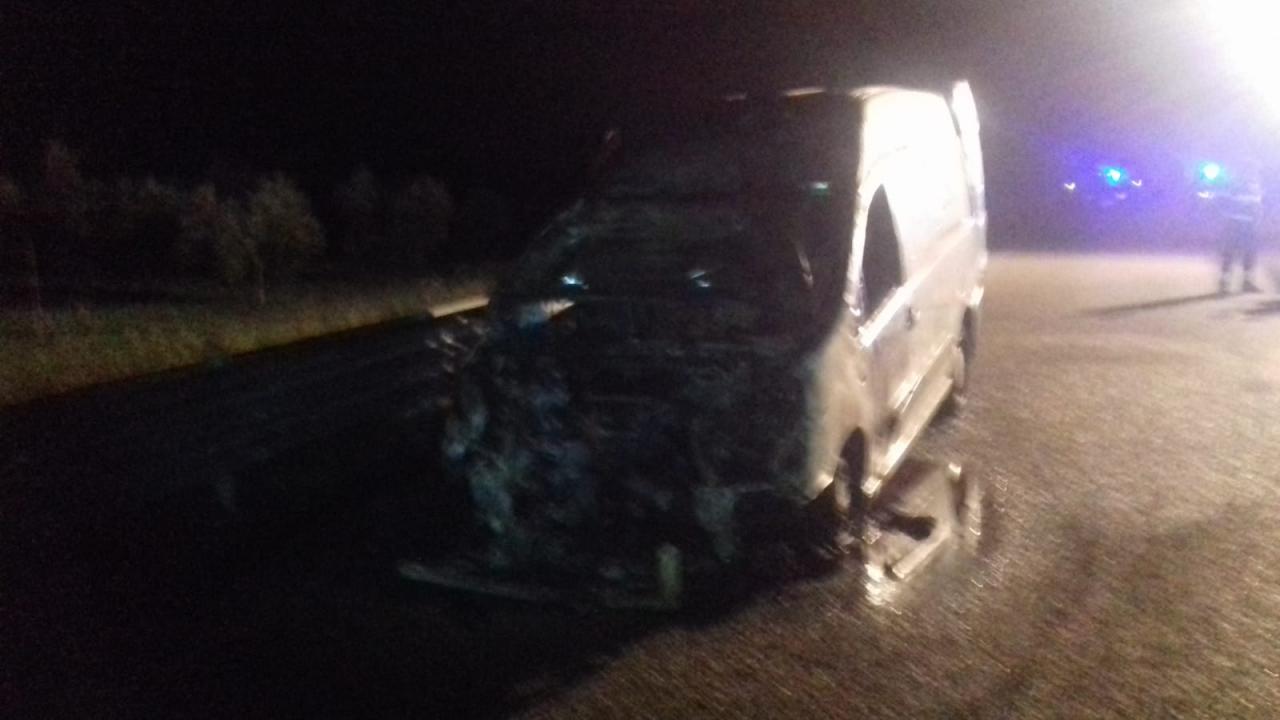 Furgone in fiamme sulla tangenziale est di Galatina