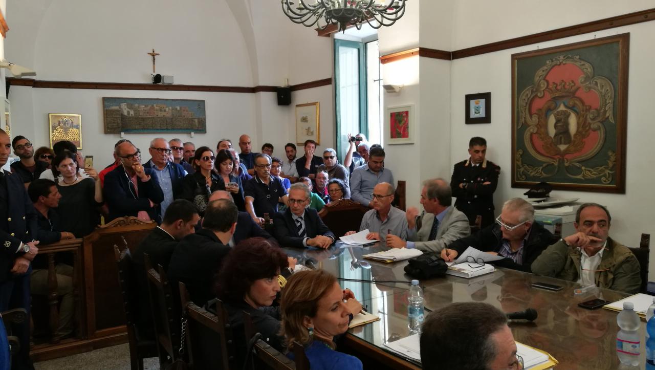 Tutti favorevoli a mantenere i pontili in acqua anche in Inverno tranne la Soprintendenza