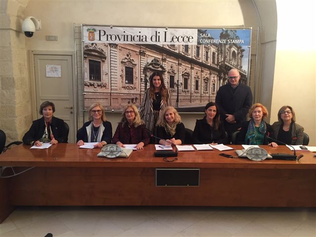 "Pantaloni e dintorni… Ricomincio da casa"