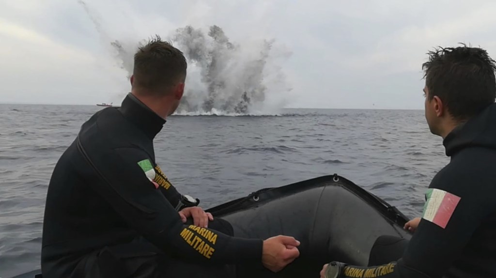 I palombari della Marina neutralizzano due pericolosi ordigni esplosivi all'Isola d'Elba