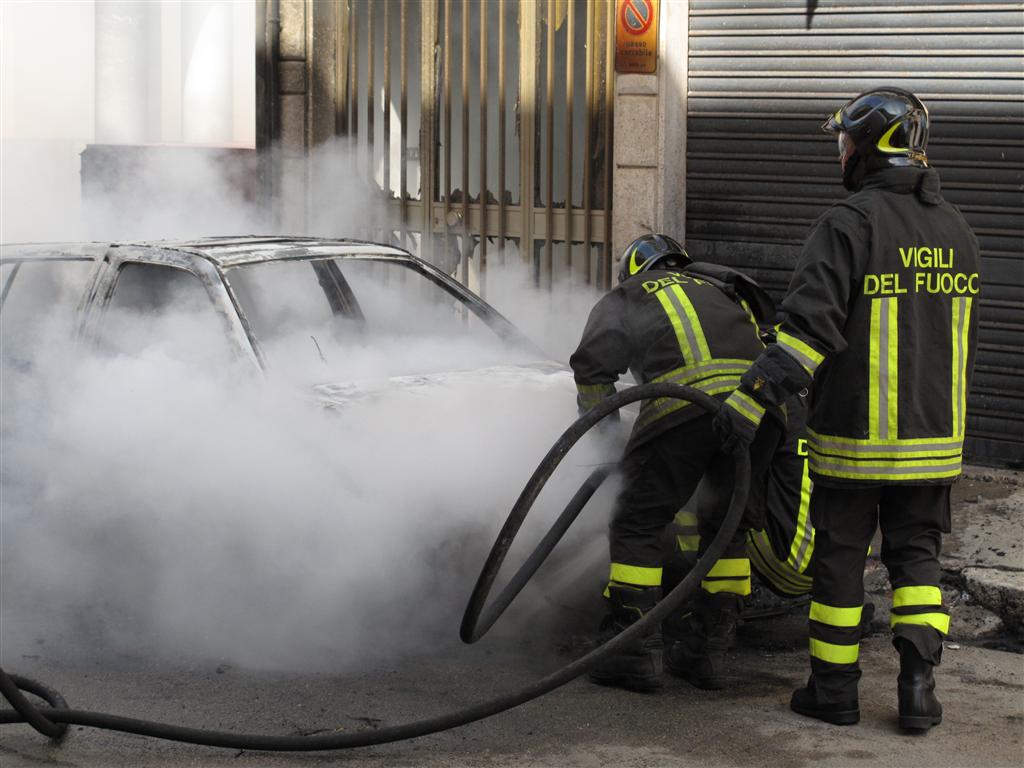Arrestato il presunto autore dell'incendio dell'auto in via Beato Angelico