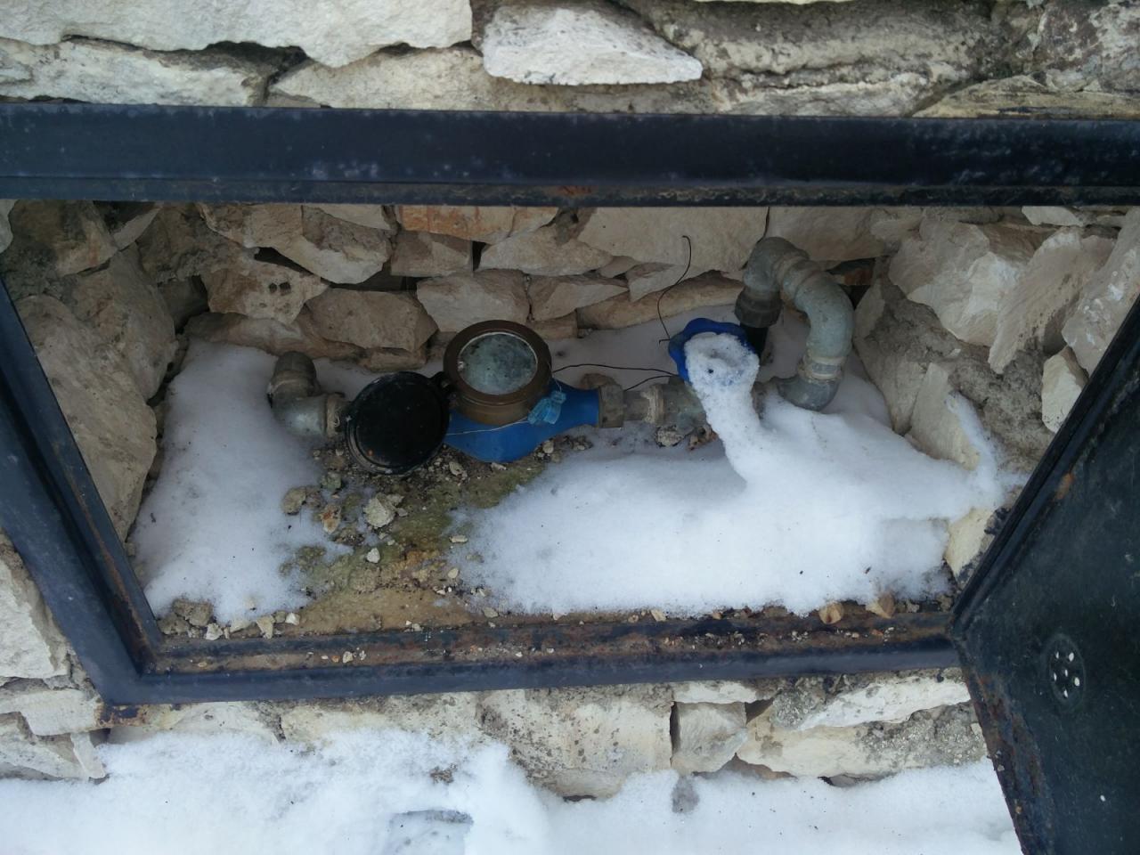 Arriva il gelo, i consigli di Aqp per proteggere i contatori dell'acqua