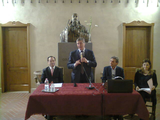 Milella dona 2000 libri alle scuole salentine